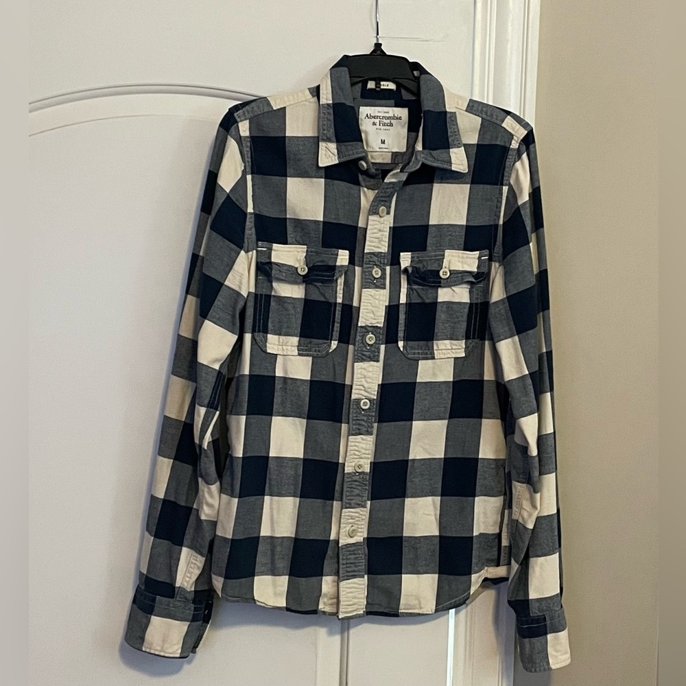 Abercrombie & Fitch “men’s shirt.Size-M,color blue/white.(Like new).💙👕